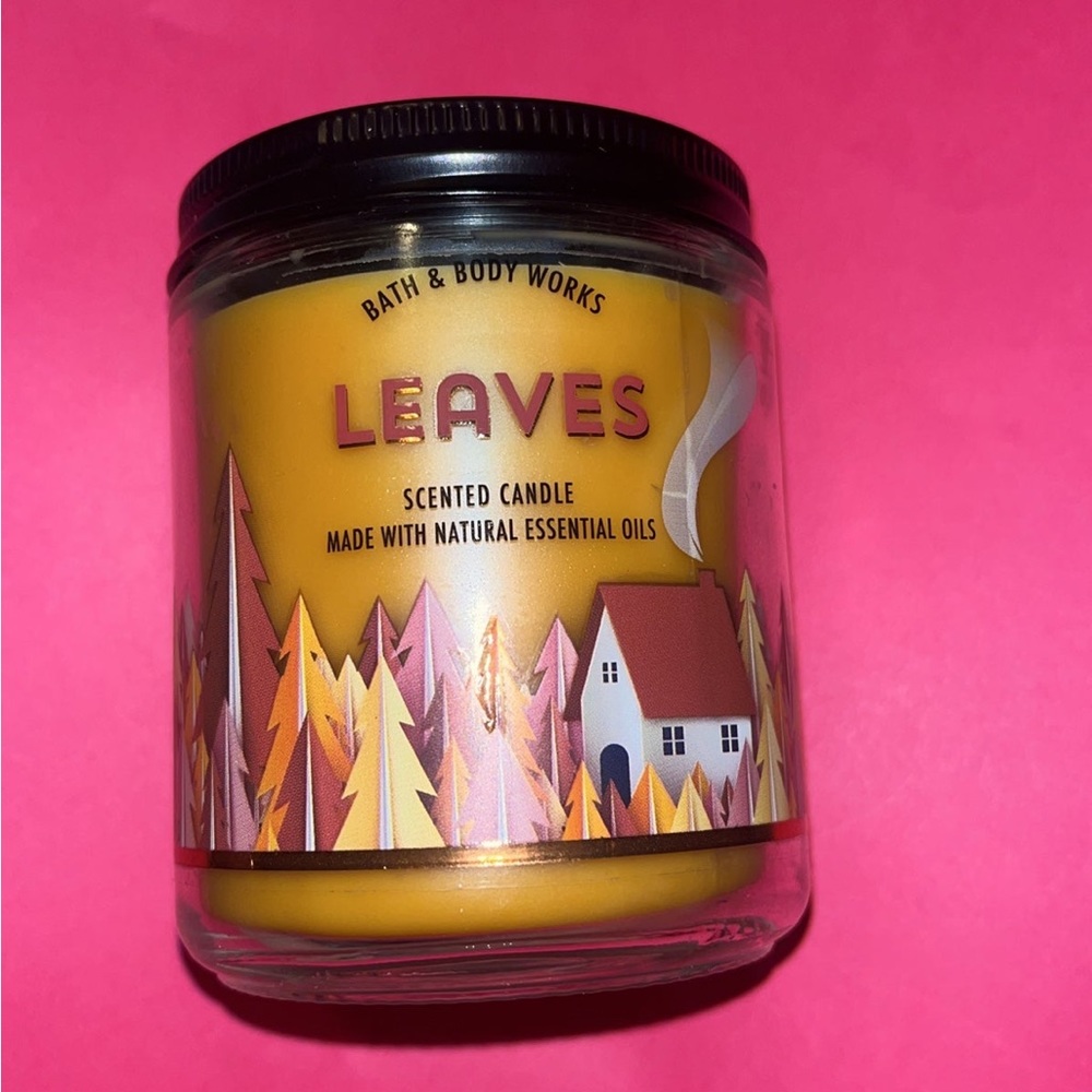 Bath and Body Works LEAVES candle